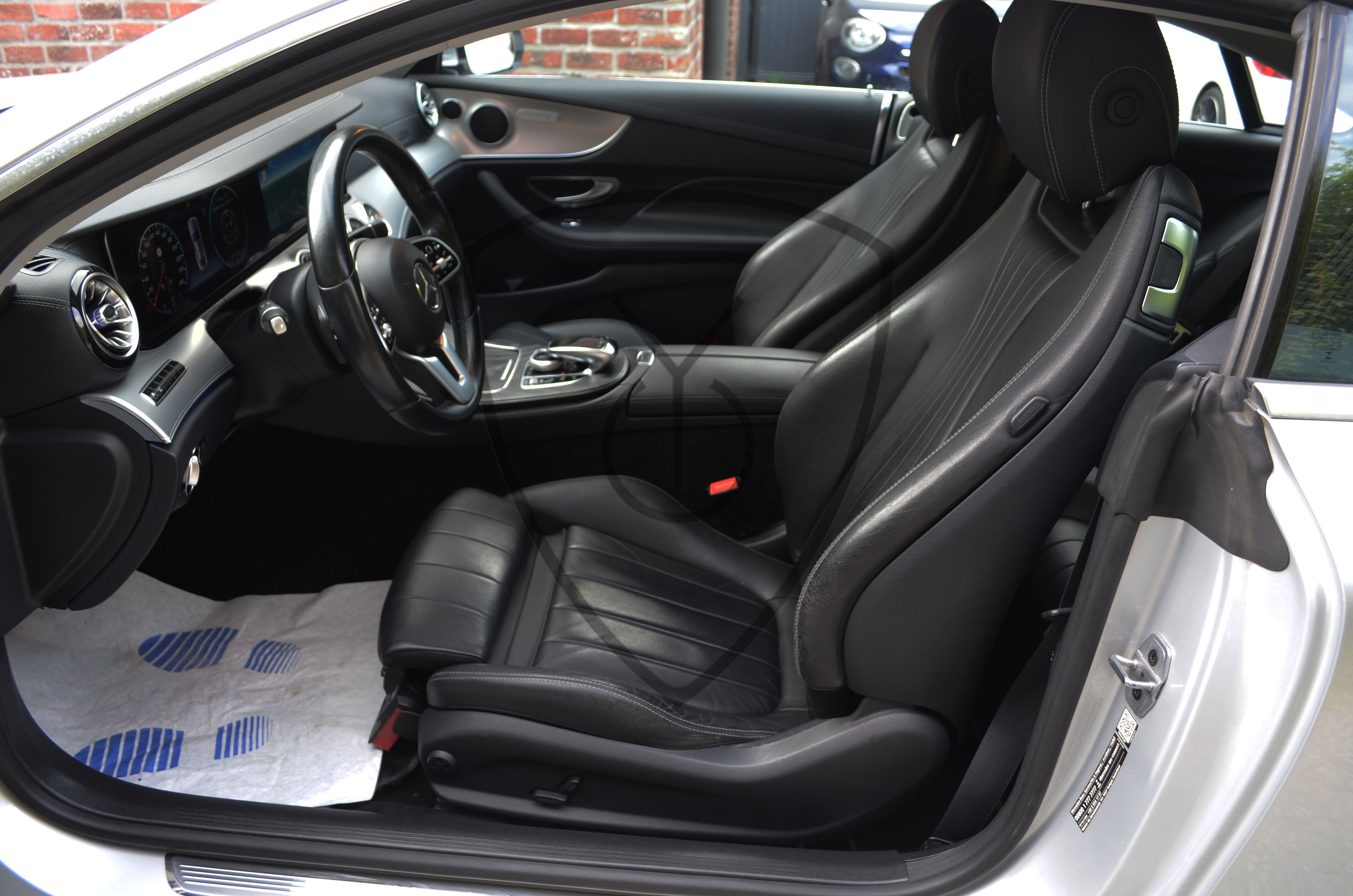 MERCEDES-BENZ-E220 — image 8